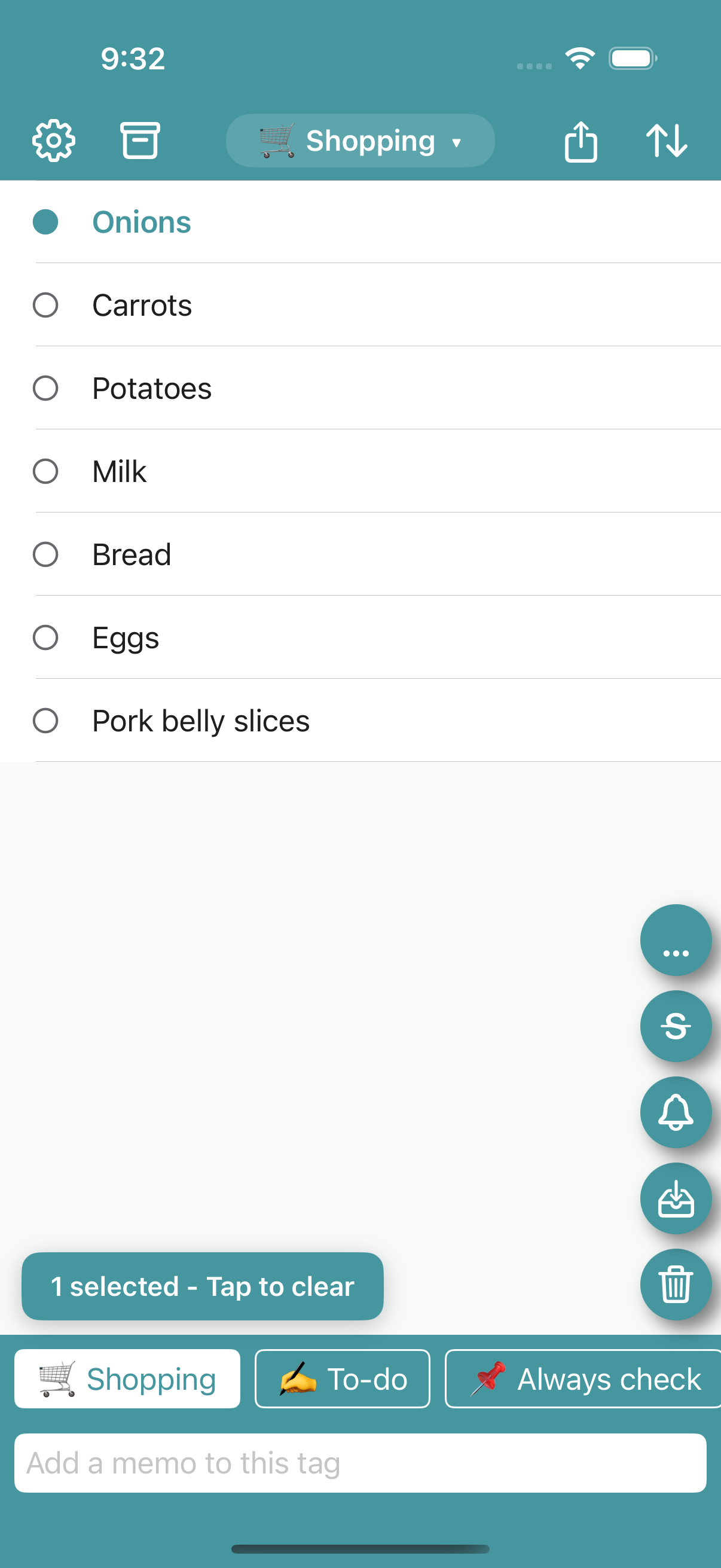 Note selected state with the float button visible at the lower right.