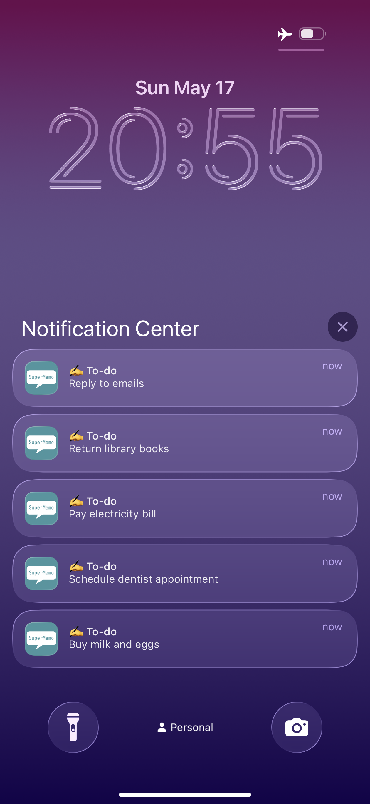 Lock screen showing a Super Memo note displayed as a notification.