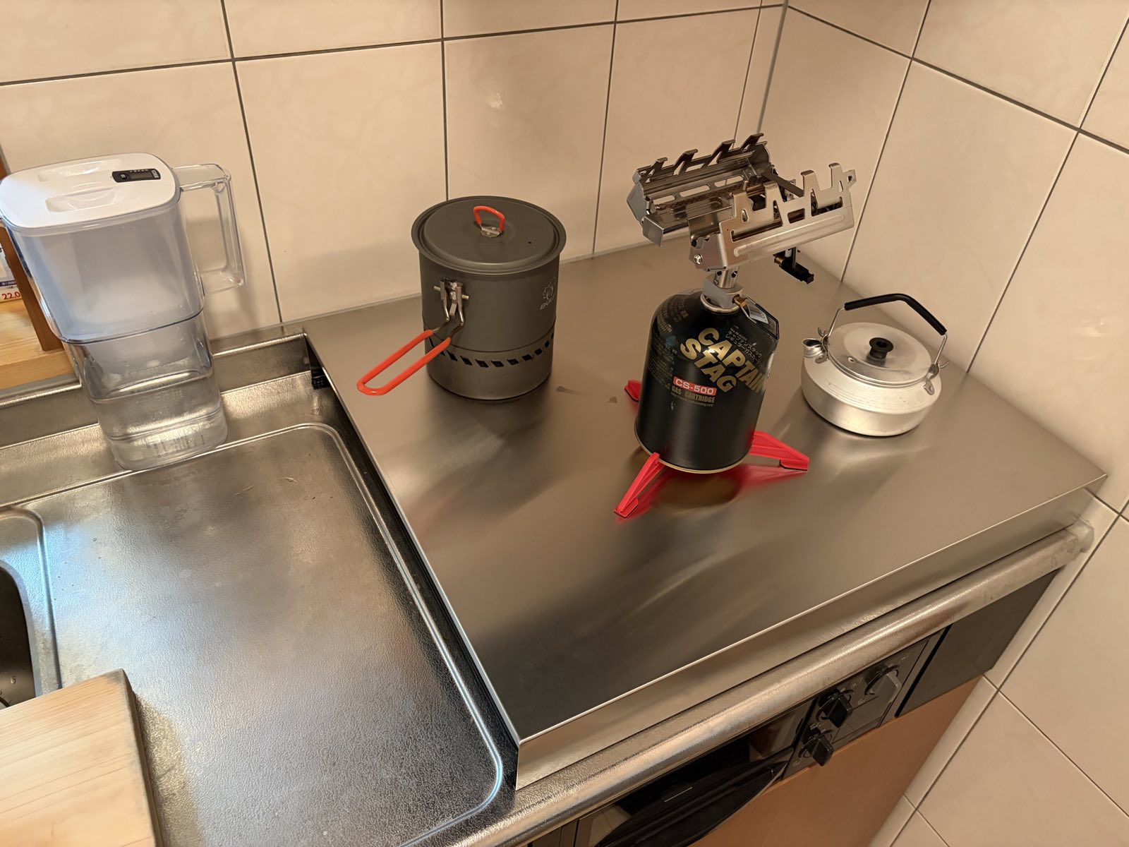 コンロをやめてOD缶・CB缶で自炊する。限られた火力で暮らすことで、資源への感覚をリセット