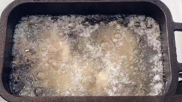 油の温度170℃で4分揚げる