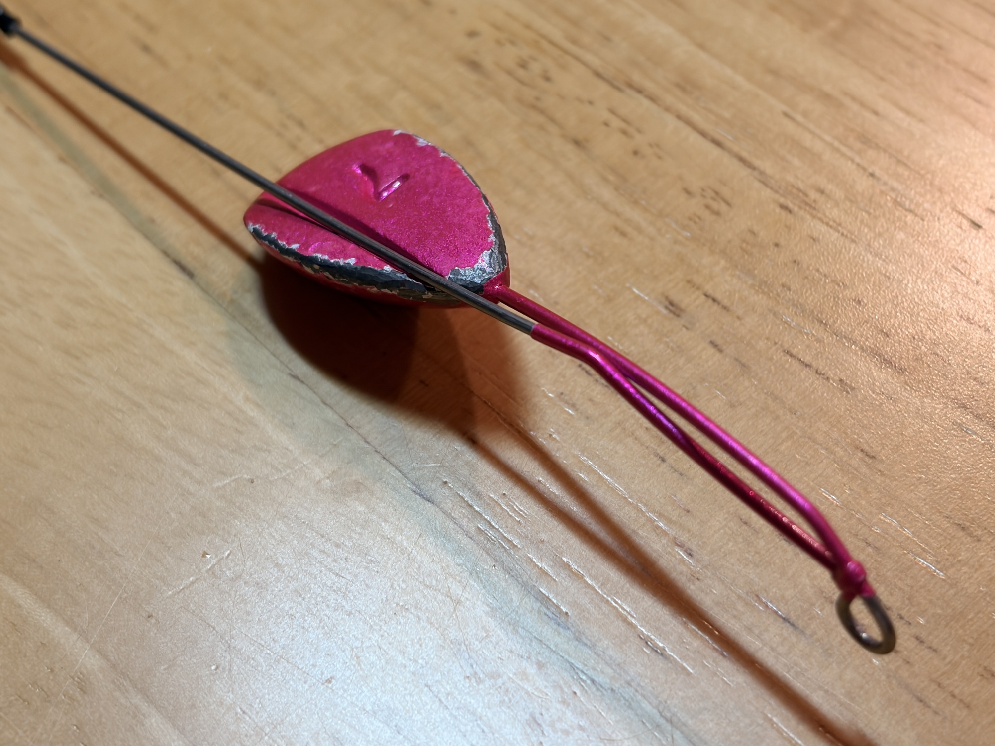 ハヤブサの立つ天秤