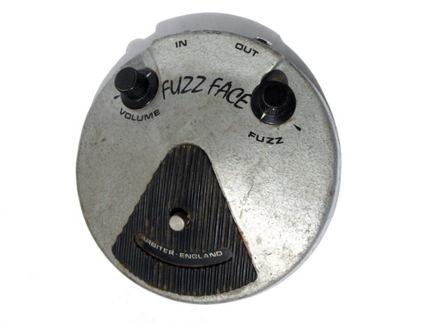 WikipediaよりFuzz Faceの写真