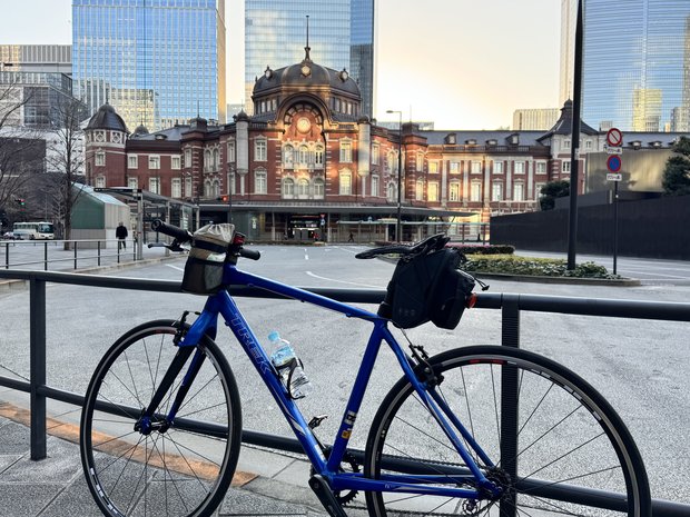 東京駅と自転車