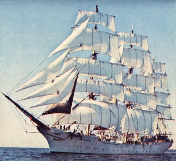 ポーランドのウィンドジャマー(Wikipediaより)