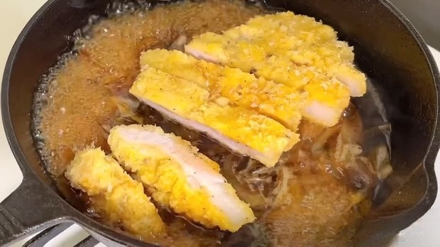 とんかつを加える