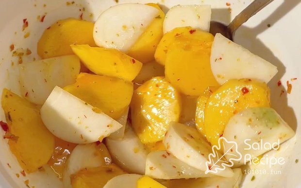 柿とかぶのサラダの作り方・レシピ｜柚子胡椒ドレッシングでワンランク上のサラダ｜秋の味覚