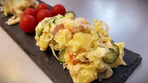 深夜食堂風ポテトサラダの作り方・レシピ｜熱いうちに玉ねぎ、冷めてからマヨネーズ