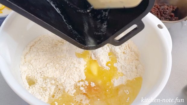 レーズンとナッツのパウンドケーキの作り方・レシピ｜ホットケーキミックスで作る！ミニダッチオーブンを使ったお菓子作り