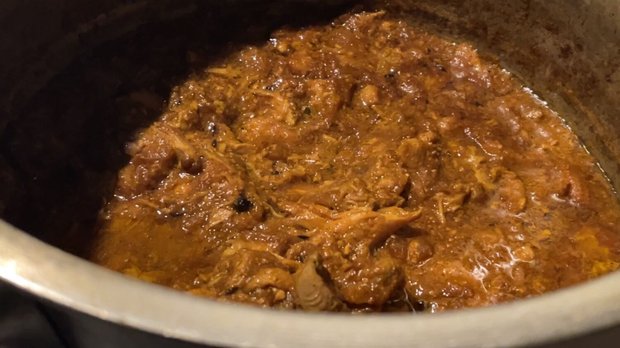 トマトなしスパイスチキンカレーの作り方｜玉ねぎ・ヨーグルト・バナナでコクを出す